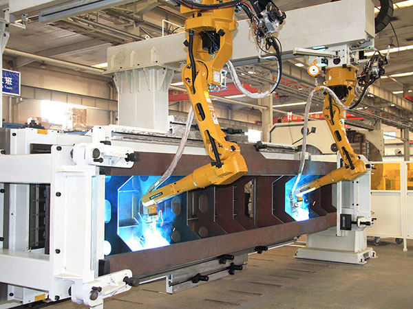 汽车起重机-车架后段机器人焊接系统 （双机器人、双工位）